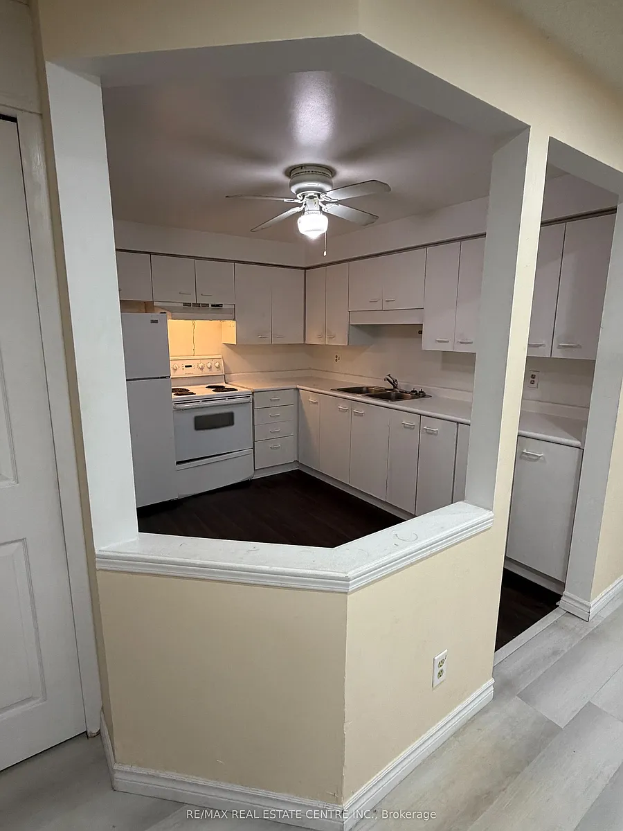 Building Photo - 565 Greenfield Ave #902