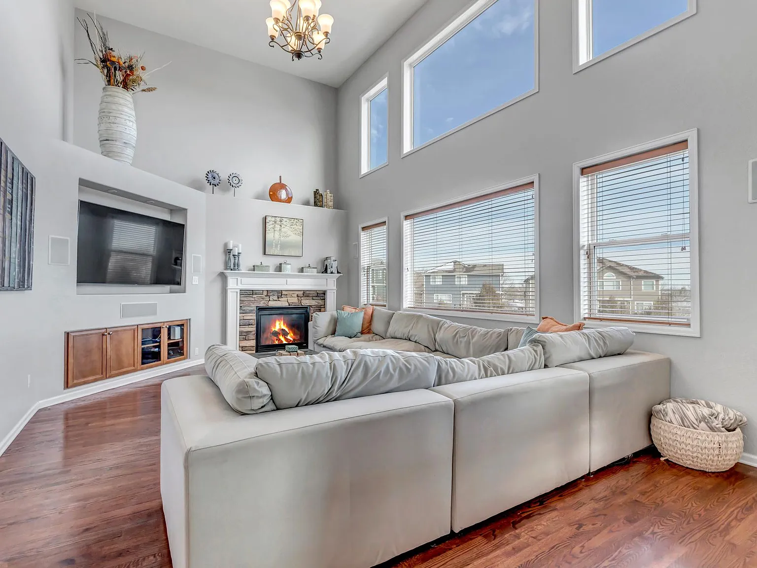 4 bed, 4.5 bath, 4527 sqft, $4,250 — Photo 4