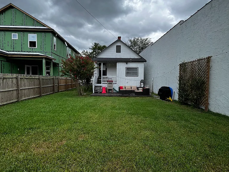 1407 Walnut St — Photo 30