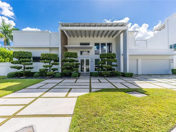 8404 NW 33rd Ter, Doral, FL 33122