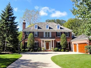 1056 Sir William Ln, Lake Forest, IL 60045