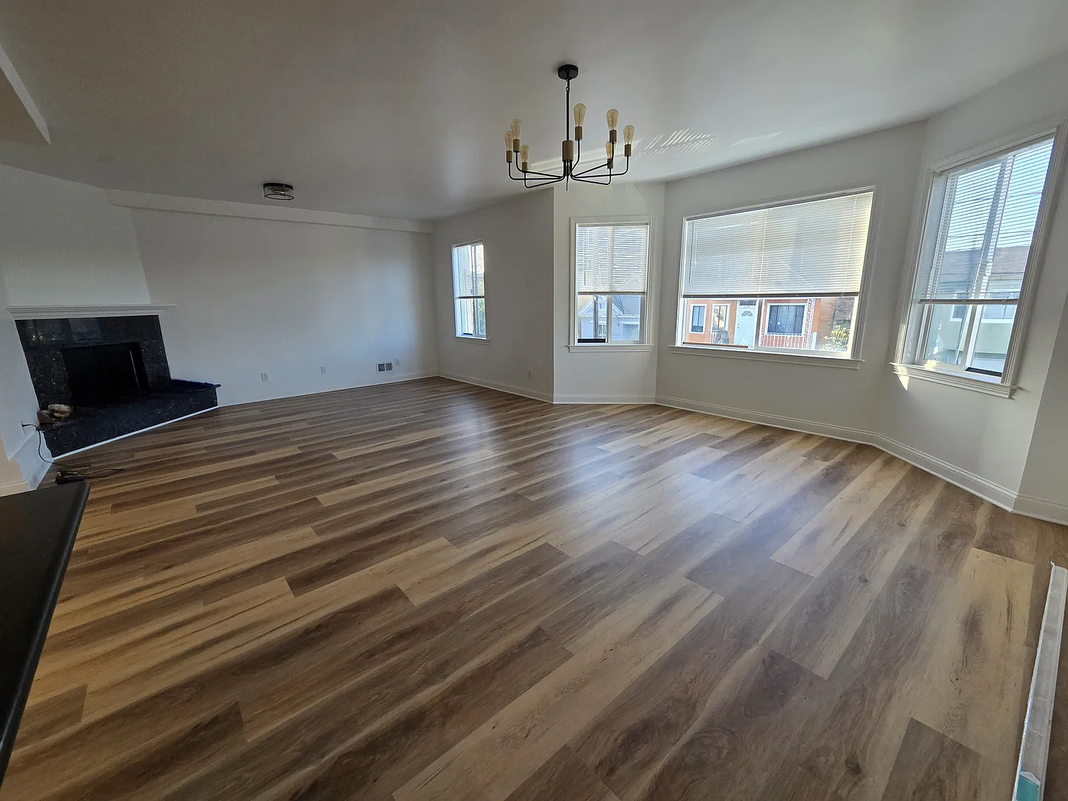 3 bed, 1600 sqft, $4,988 — Photo 3