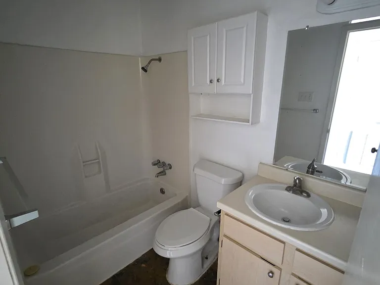 601 Harbour Ave #208 — Photo 8
