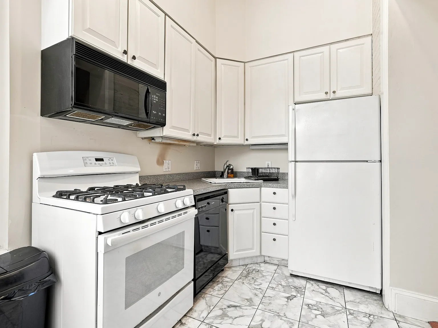 1 bed, 750 sqft, $1,995 — Photo 2