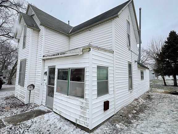 2nd image of 415 E Oak St