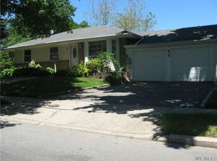 15 Cedar Rd, Westbury, NY 11590