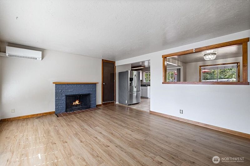 4th image of 1416 NE 158th Street