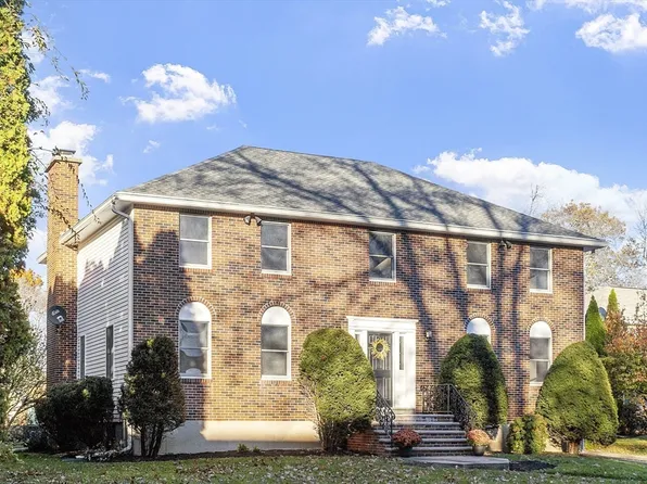 4 Alderbrook Ln, Methuen, MA 01844