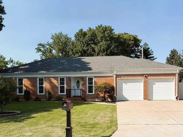 5849 Oak Branch Dr, Saint Louis, MO 63128