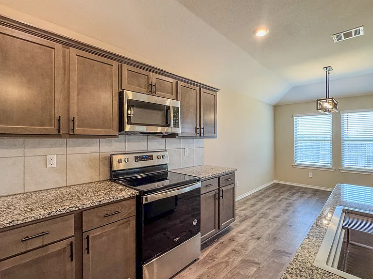 801 Meadow Creek Ln — Photo 9
