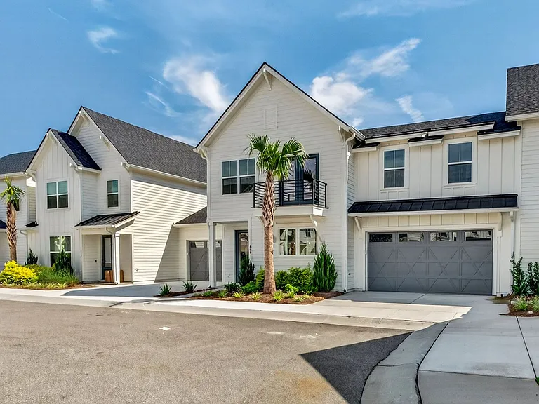 405 Oak Hammock Ct — Photo 3