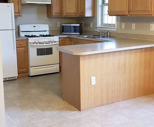 2nd image of 634 Oakwood Ave APT C
