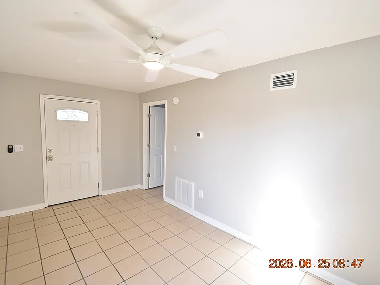 1254 Grove St #B — Photo 5