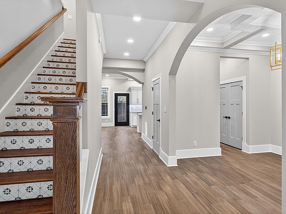 2nd image of 2504 Leland Ln