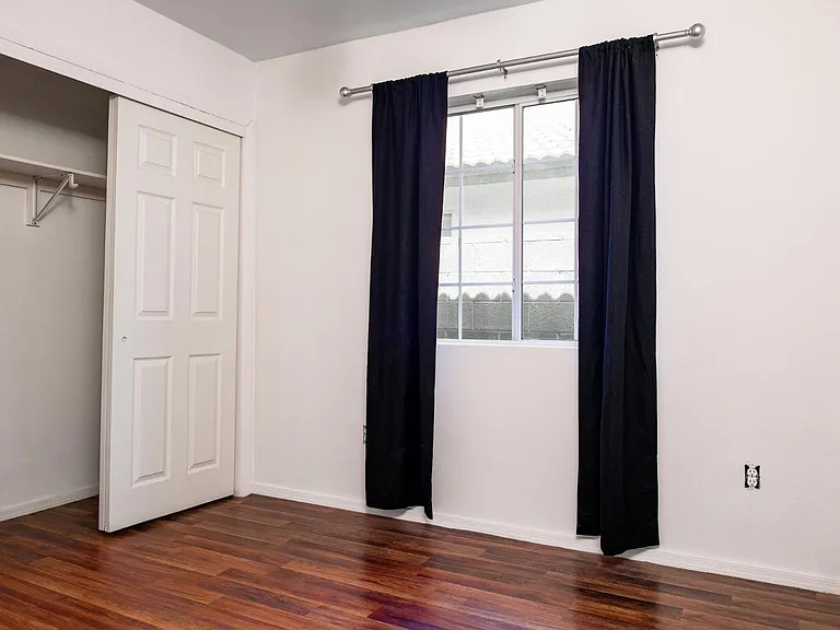 541 W Melrose Dr — Photo 11