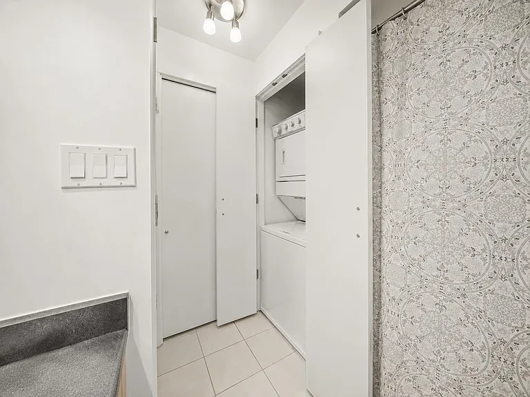 989 Richards St #605 — Photo 20