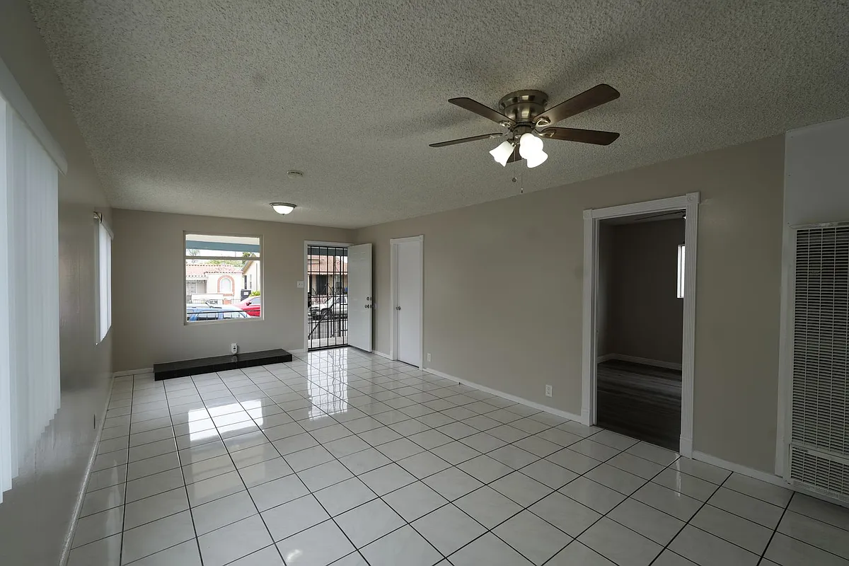 Building Photo - 457 W Sepulveda St