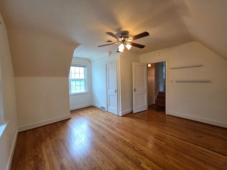 208 Regent Rd — Photo 17