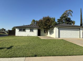1607 Sussex Ave, Clovis, CA 93611