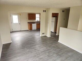 3rd image of 195 Redwood Dr