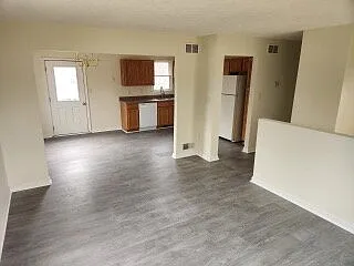 195 Redwood Dr — Photo 2