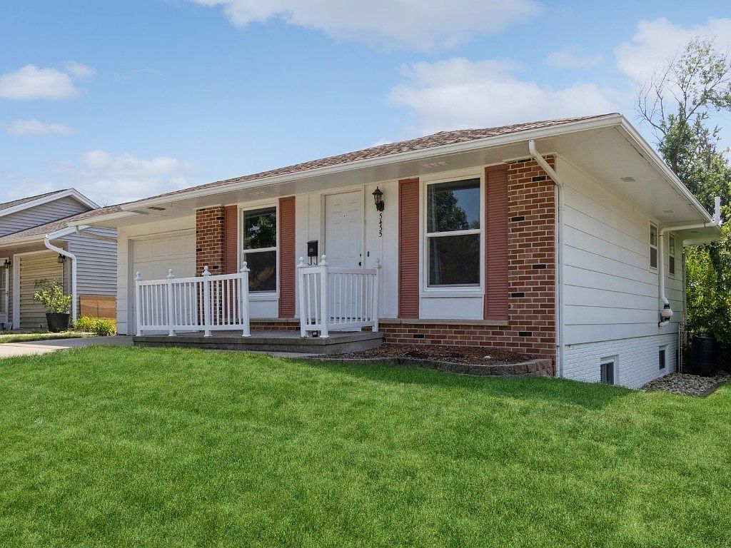 5435 Skyline Dr NW, Cedar Rapids, IA 52405 | Zillow