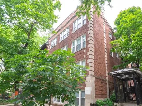 717 W Barry Ave, Chicago, IL 60657