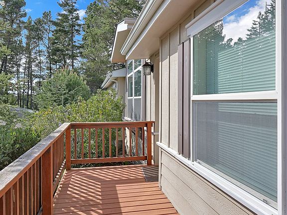 4th image of 301 Manzanita Dr
