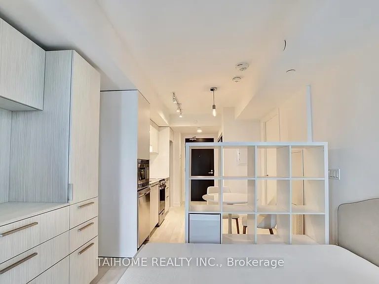 501 Yonge St #1806 — Photo 13
