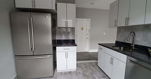 5th image of 260 Harrison Ave #308