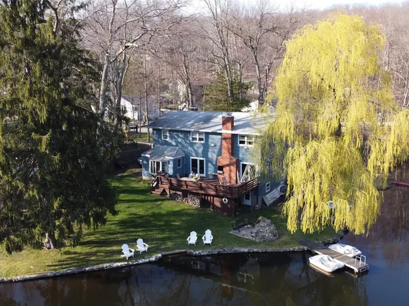 4 Sunset Road, Sloatsburg, NY 10974