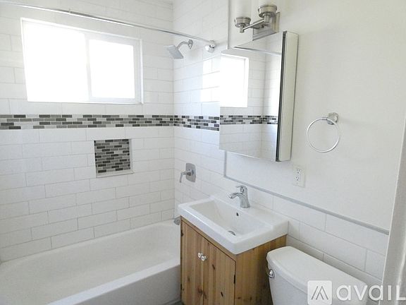 3rd image of 1000 Palm Ave #3