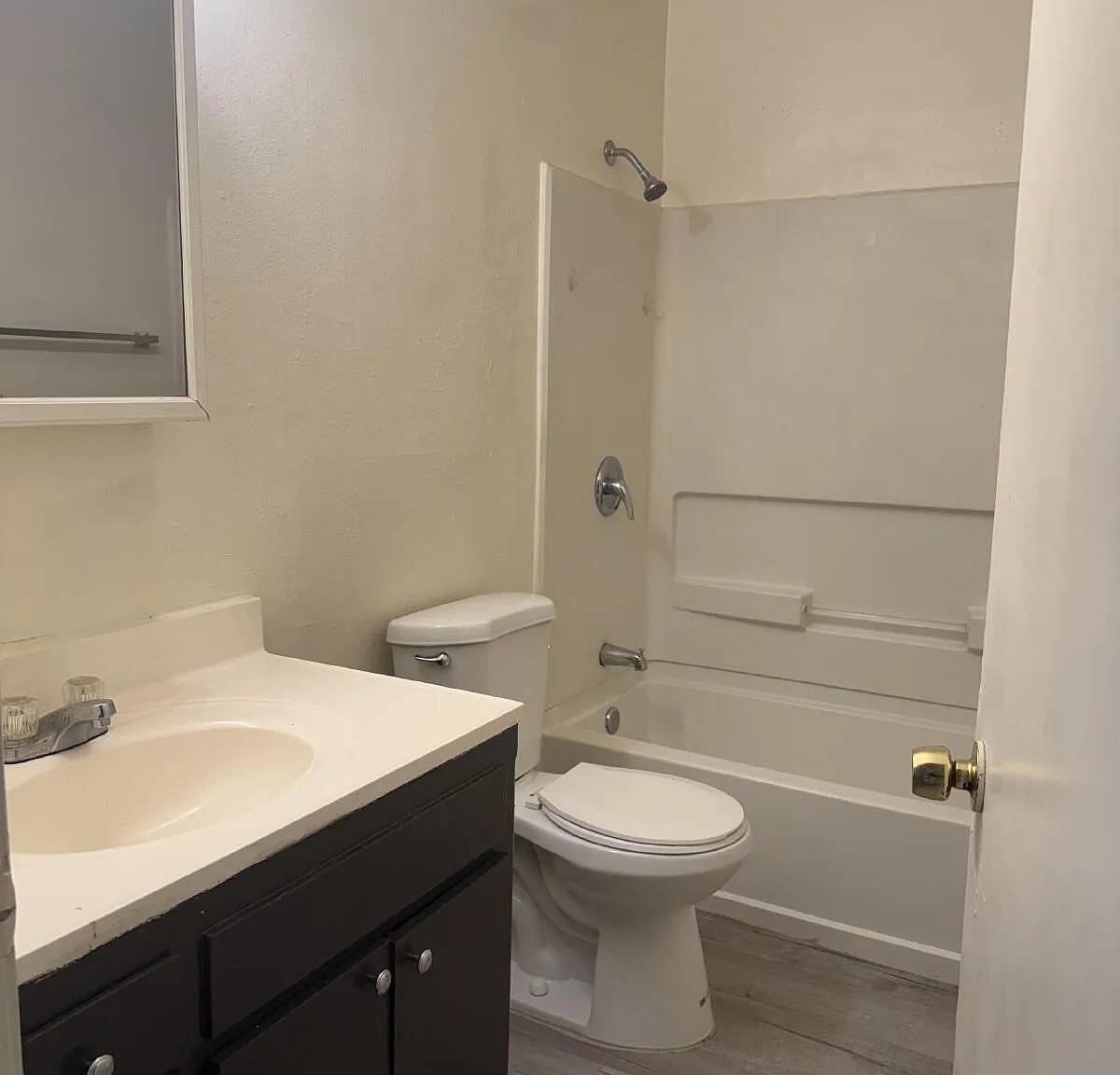 2 bed, 1.0 bath, 745 sqft, $1,200 — Photo 2