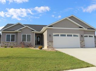 5744 Texas Dr, Bettendorf, IA 52722