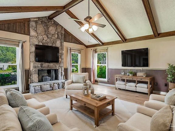 3rd image of 1012 Great Oaks Dr