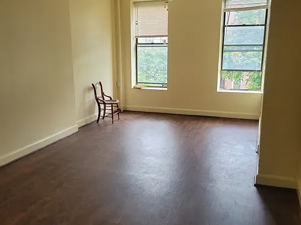 1072 Dean Street image 2 of 4