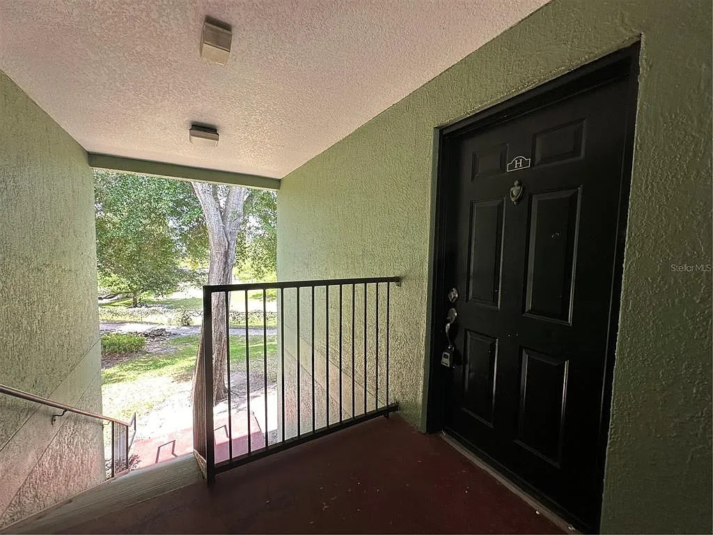 3 bed, 2.0 bath, 993 sqft, $1,700 — Photo 3