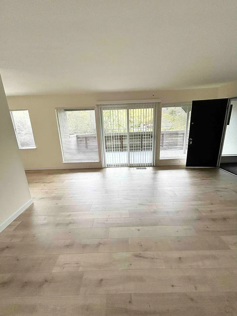 Sunlit 2bd/1ba W/ Private Balcony! New Flooring! Assigned Parking! Progressive — Photo 4