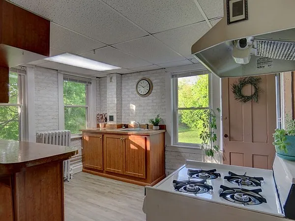 2 bed, 800 sqft, $2,300 — Photo 3