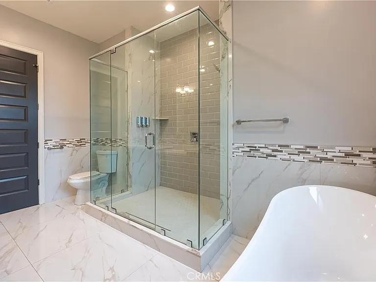 6940 Peach Ave — Photo 45