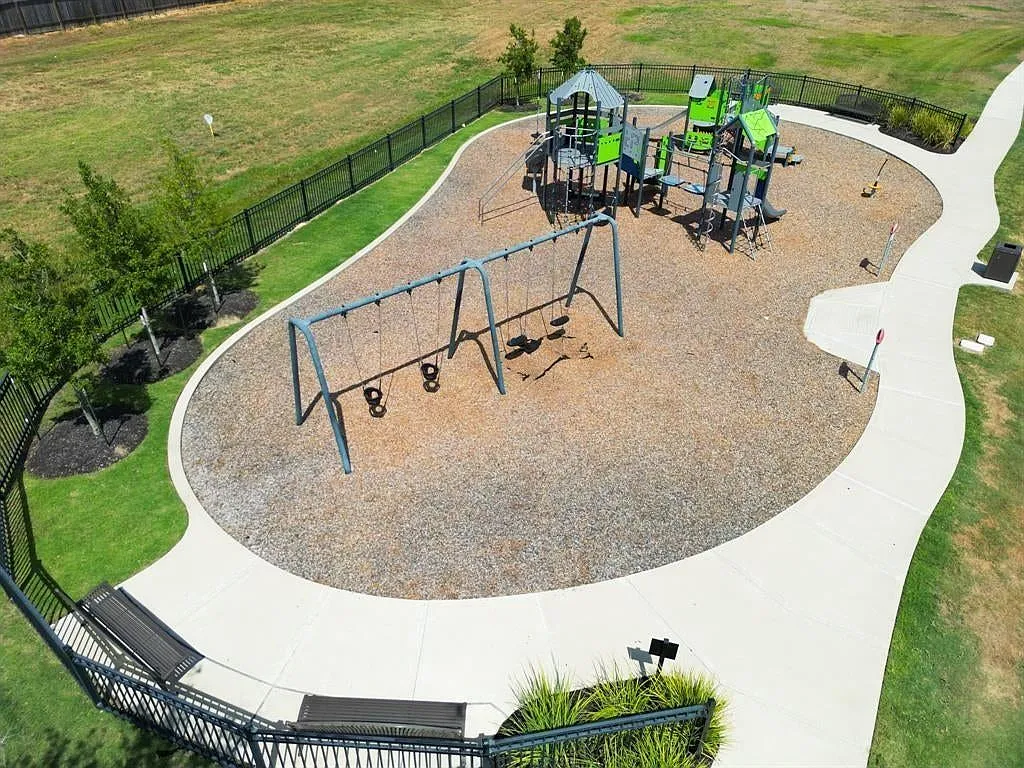 3 bed, 1568 sqft, $2,100 — Photo 3