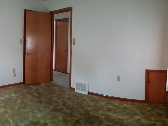 4th image of 13104 Eastwood Blvd