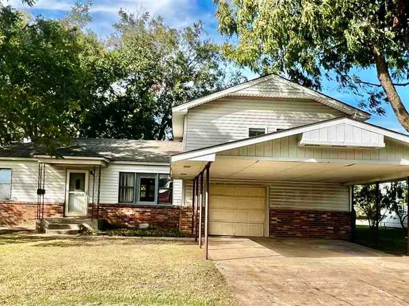 921 N 8th St, Blackwell, OK 74631