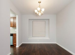 2 Fernwood Dr #E, Bolingbrook, IL 60440