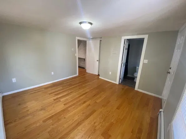 80 Cabot St #4, Beverly, MA 01915