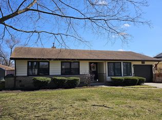 73 Forest Ln, Elk Grove Village, IL 60007