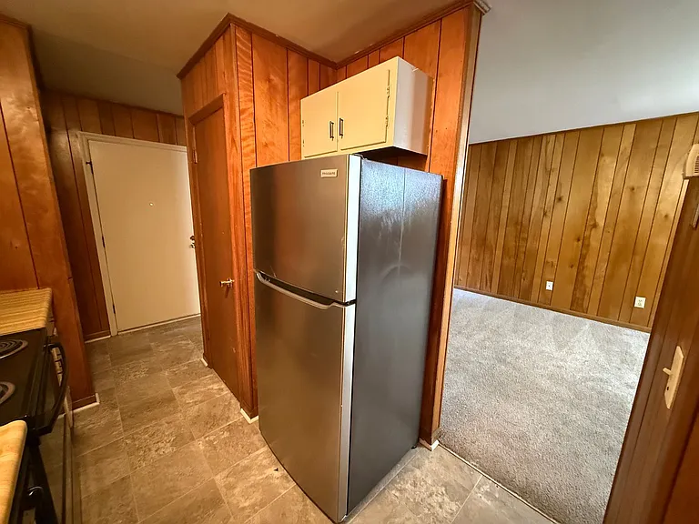 586 Franklin St — Photo 25