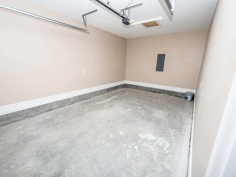 136 Macdonald Blvd — Photo 18