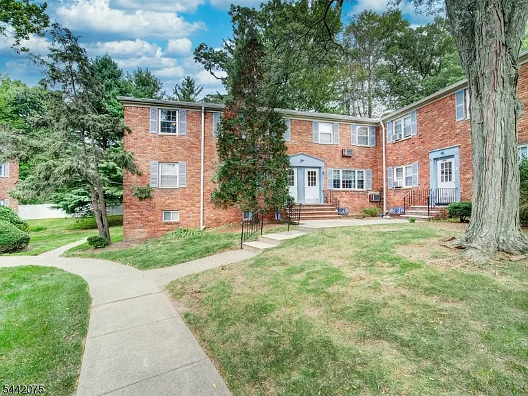 28 Wedgewood Dr #42 — Photo 19