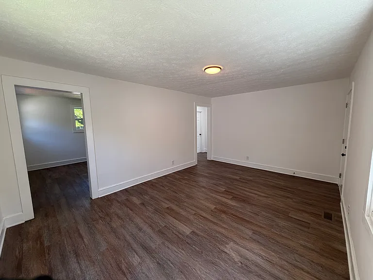 2627 Martin Luther King Jr Ave — Photo 2